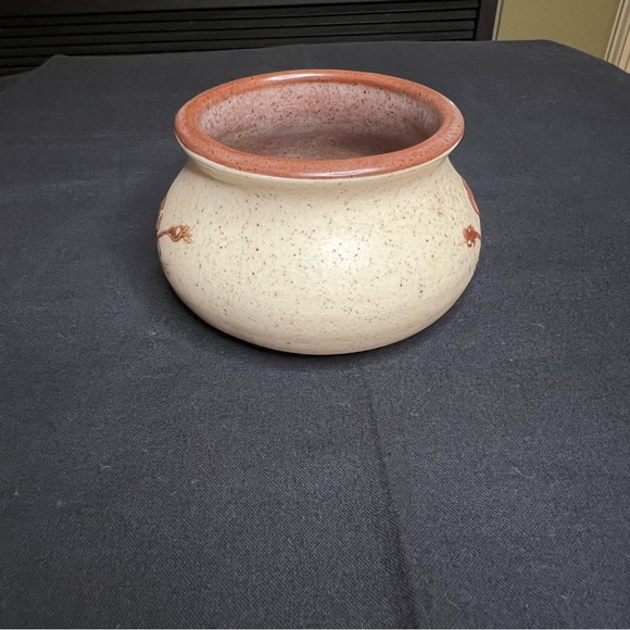 Small Round Pottery Pot - Picture 4 of 9